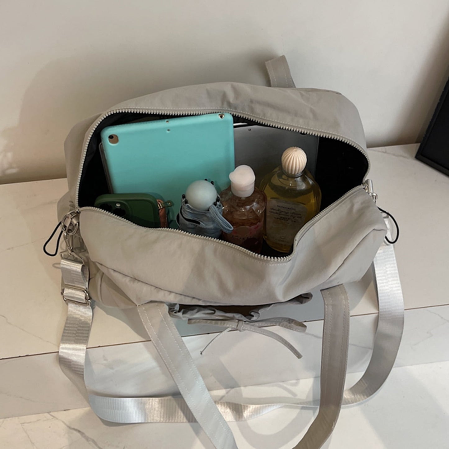 URSOFINE Gym Bag for Women and Men, Waterproof Duffle Travel Bag, Lightweight Carryon Gymbag for Airplane Travel, Trip, Gym, Yoga，Sports, Gyms and Weekend Getaway