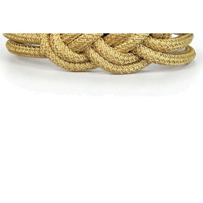 Braid and magnetic cap detail
