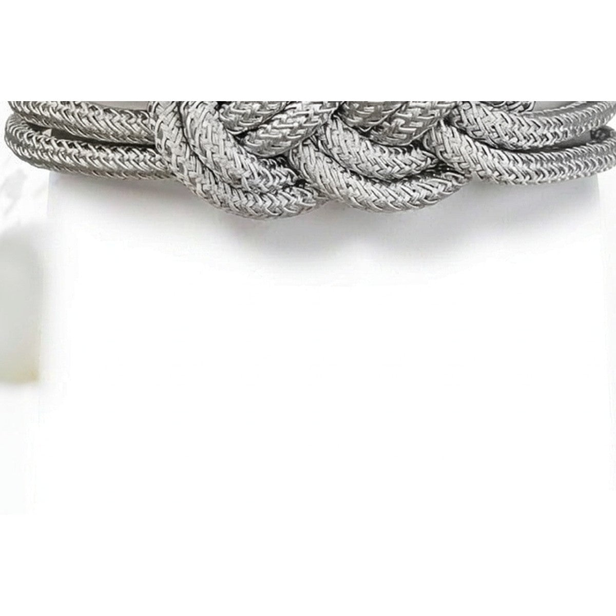 Braid and magnetic cap detail
