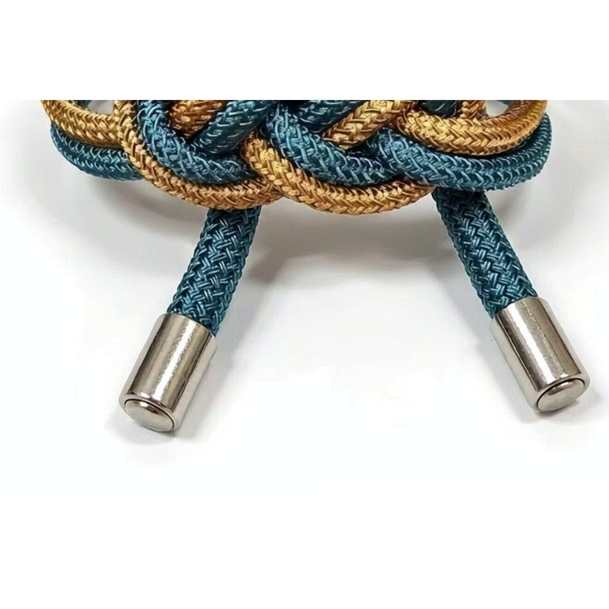 Braid and magnetic cap detail